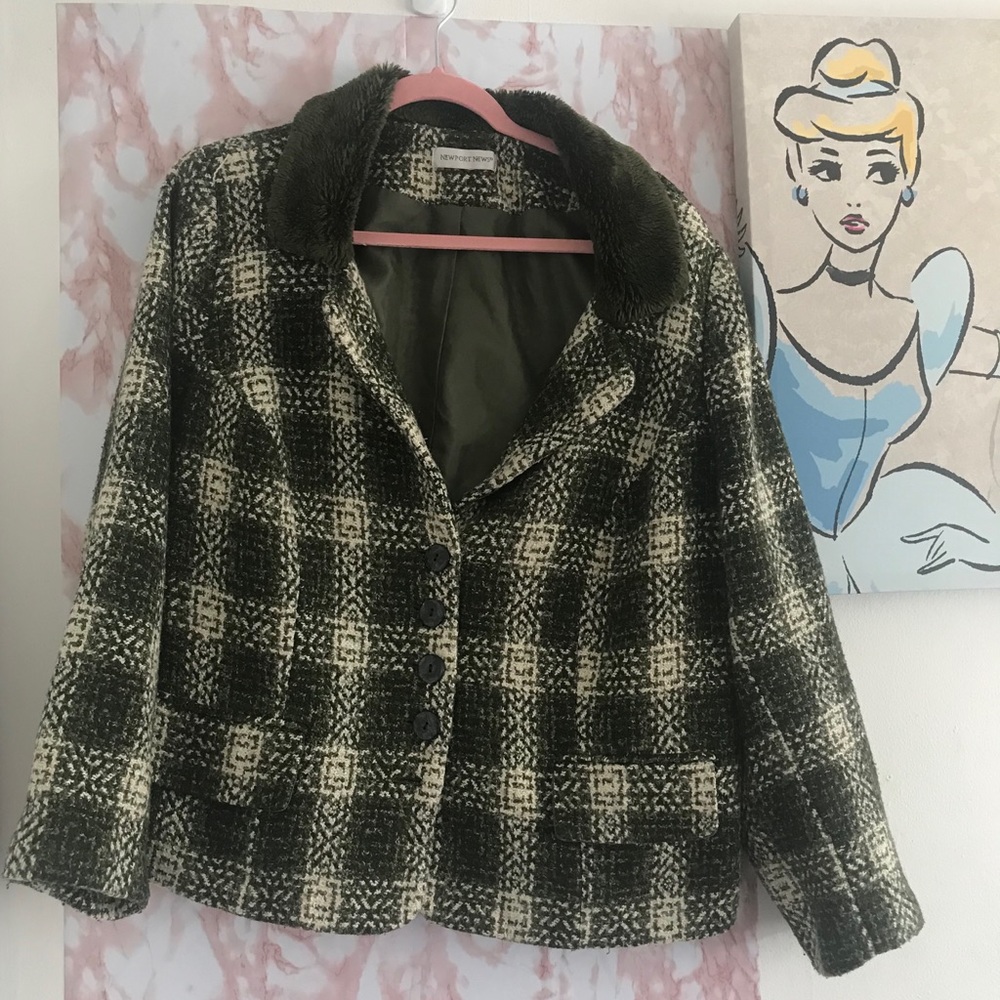 VINTAGE Newport News Skirt Suit w/Faux Fur